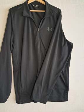 Under Armor Full zip light Jacket in 3XL very nice.